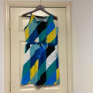 -NWOT geometric dress with pockets